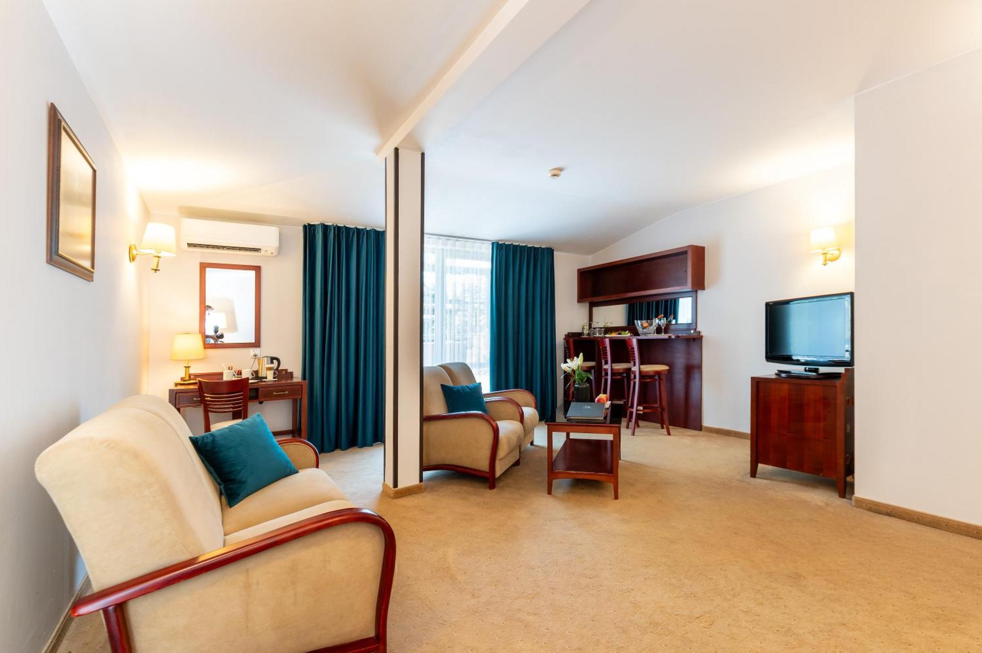 Hotel Moscicki Spala Bagian luar foto