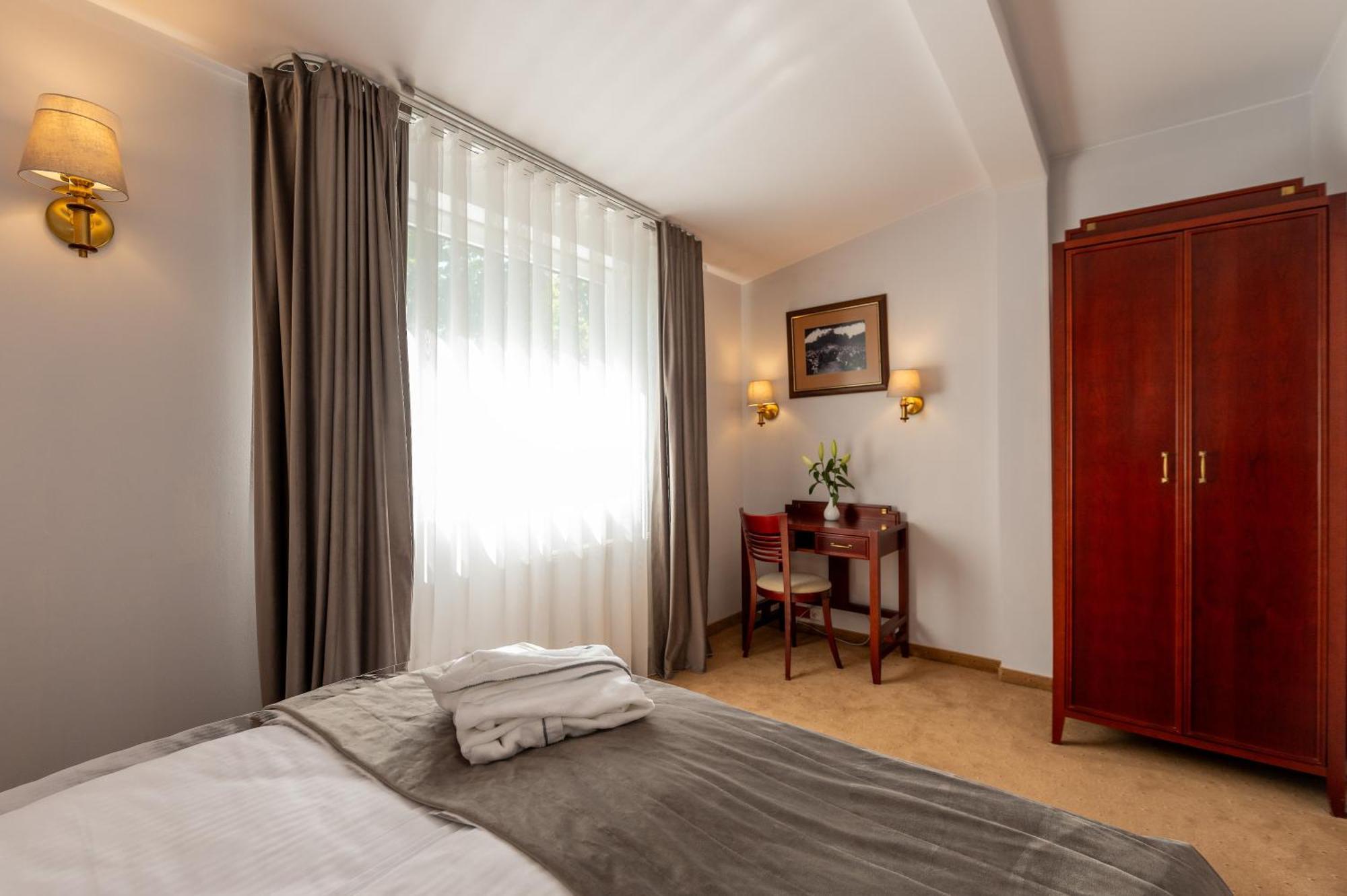 Hotel Moscicki Spala Bagian luar foto