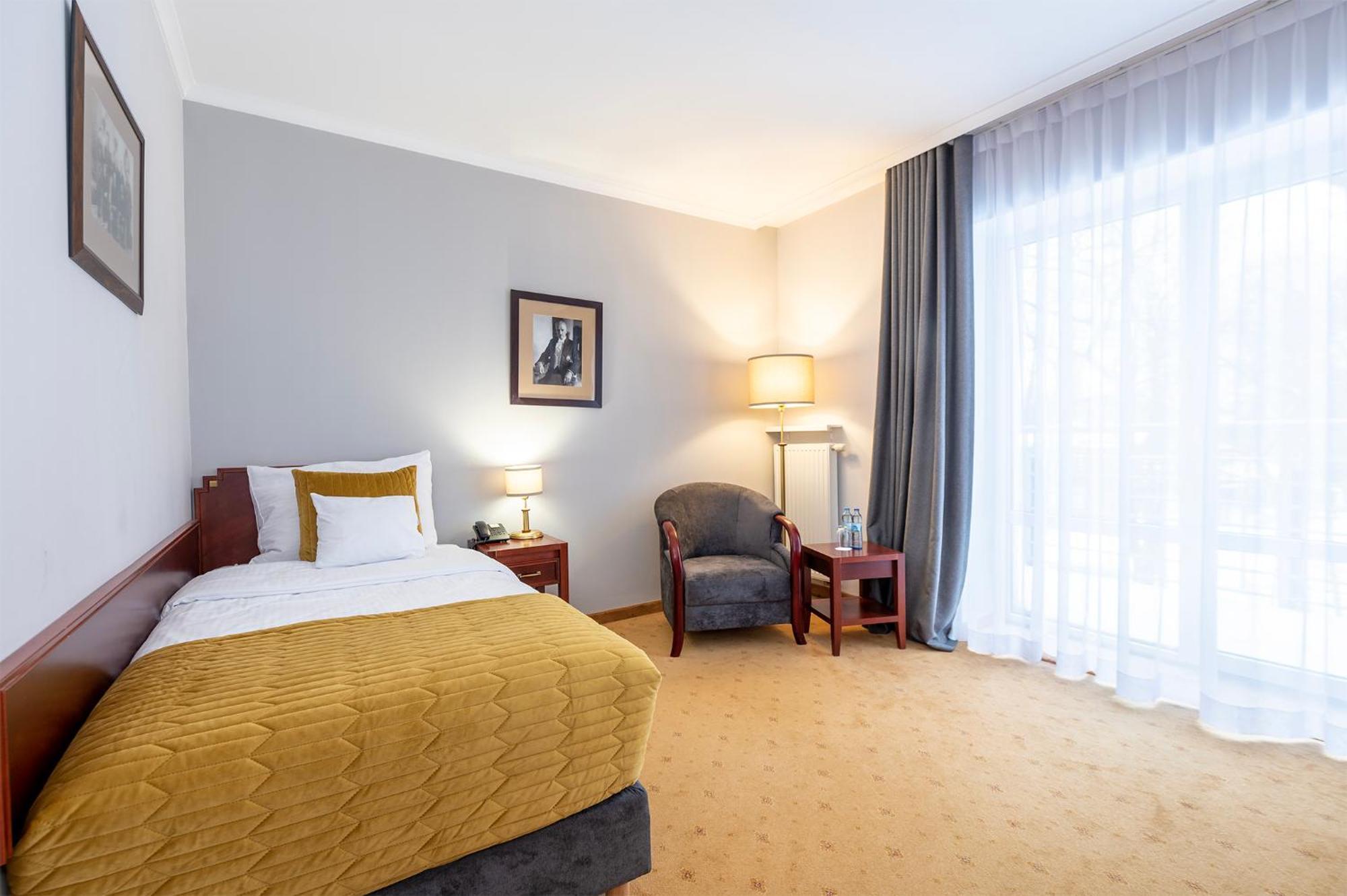 Hotel Moscicki Spala Bagian luar foto