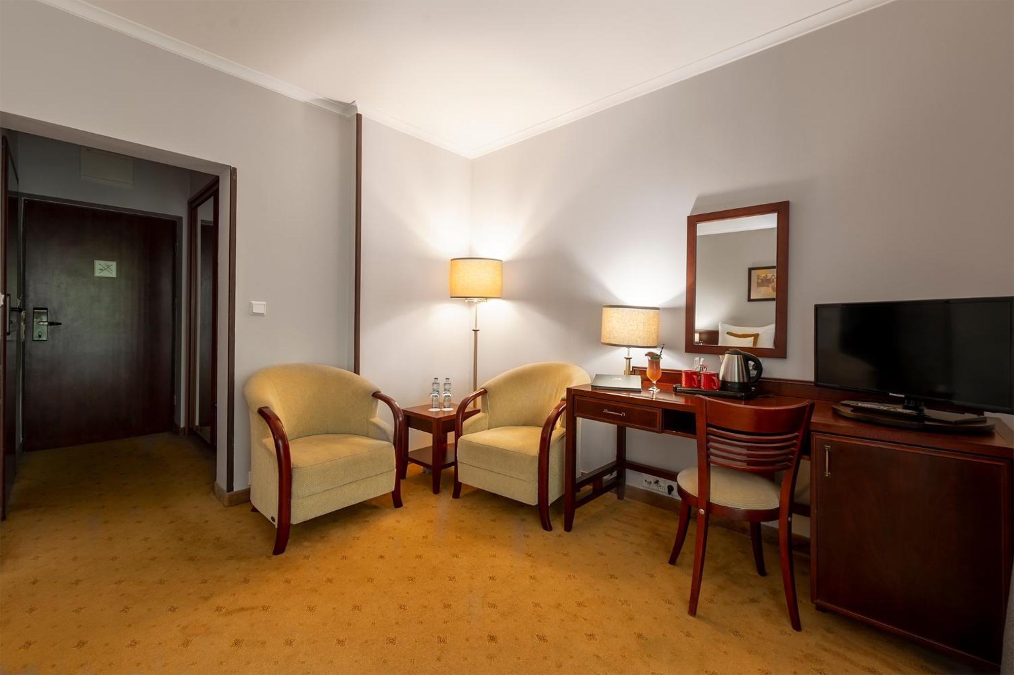 Hotel Moscicki Spala Bagian luar foto