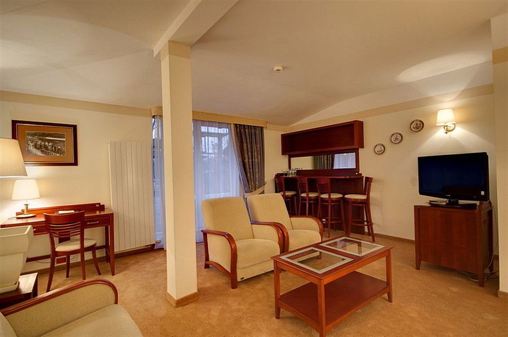 Hotel Moscicki Spala Bagian luar foto