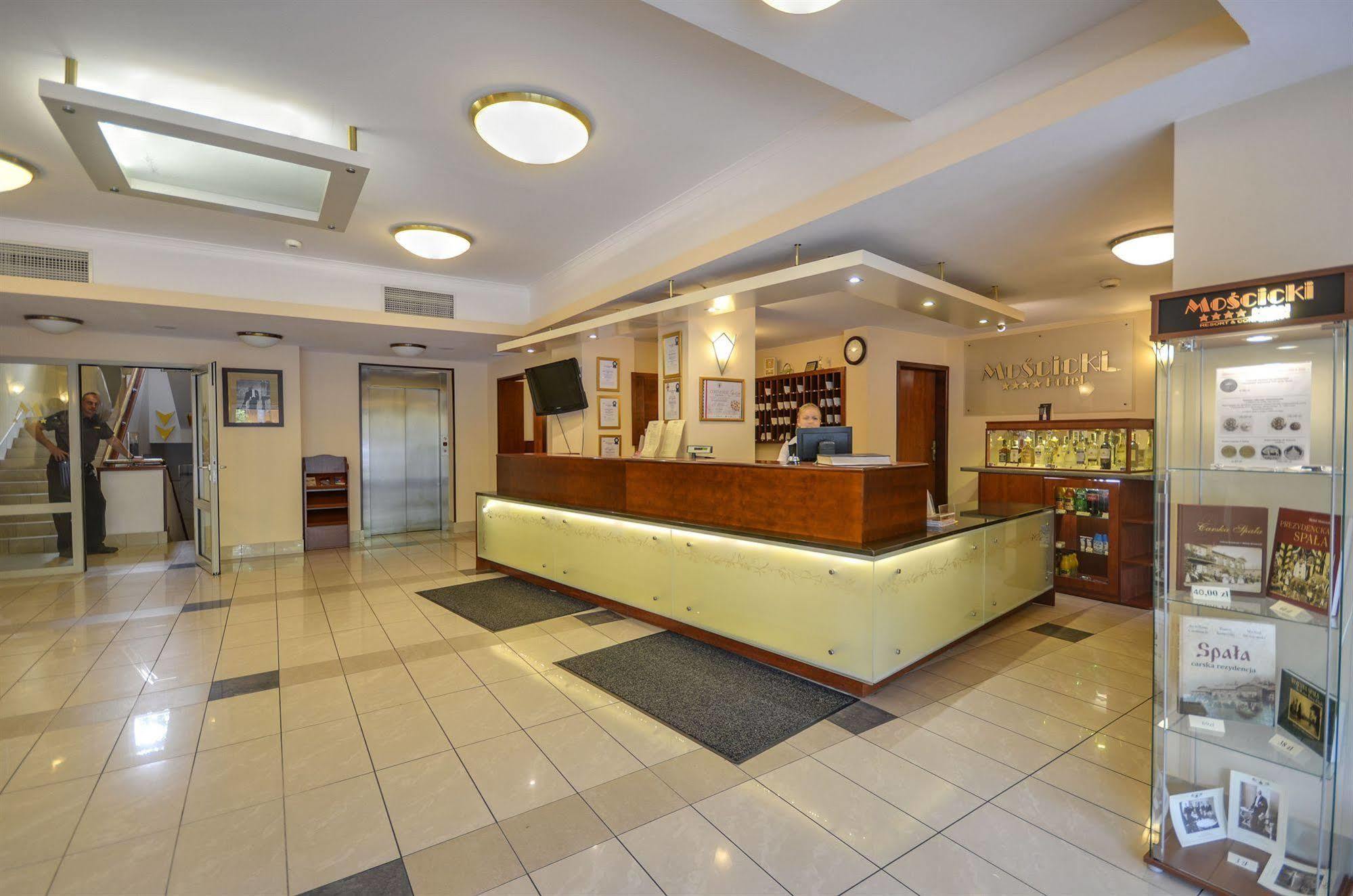 Hotel Moscicki Spala Bagian luar foto