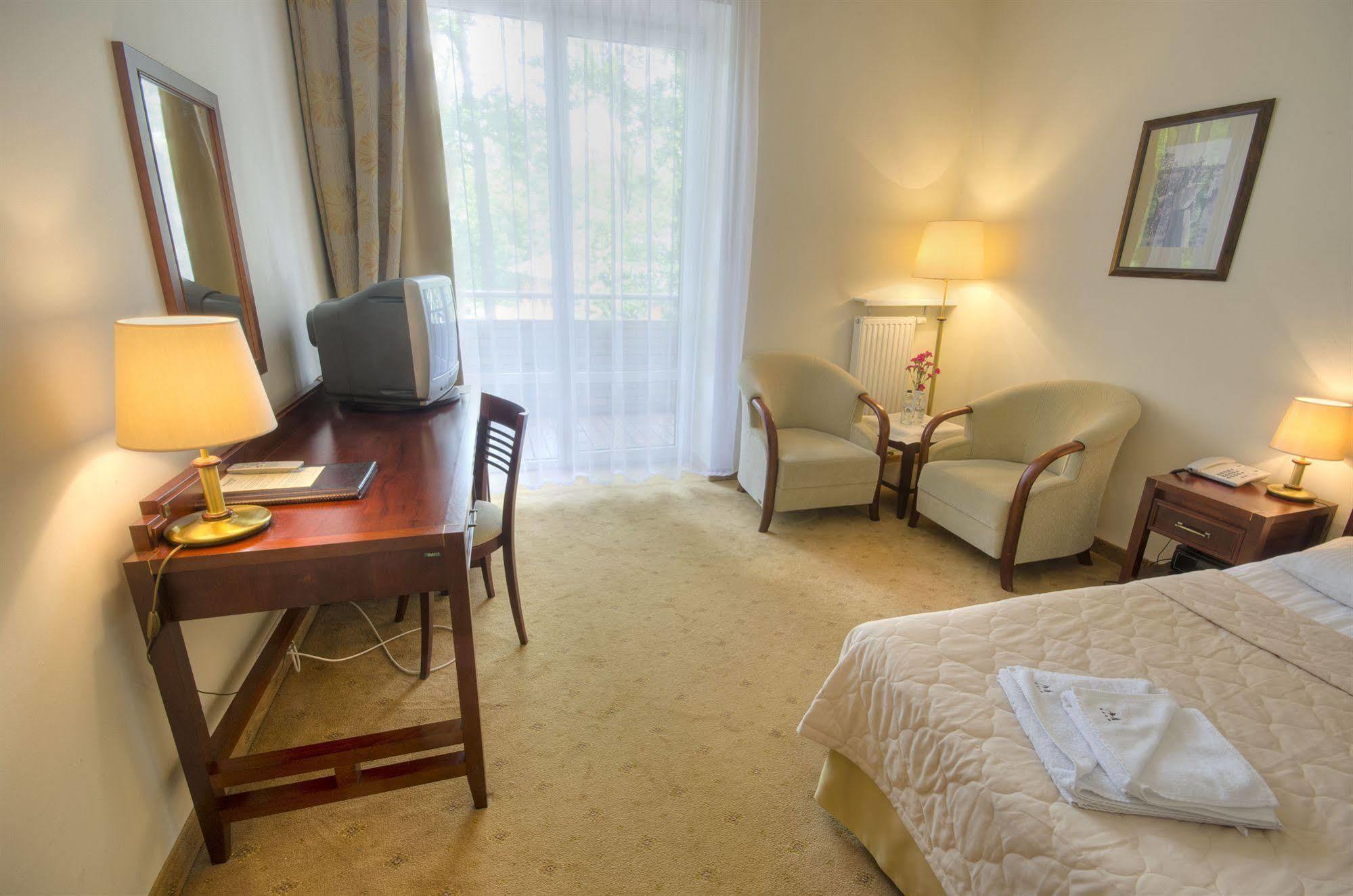 Hotel Moscicki Spala Bagian luar foto