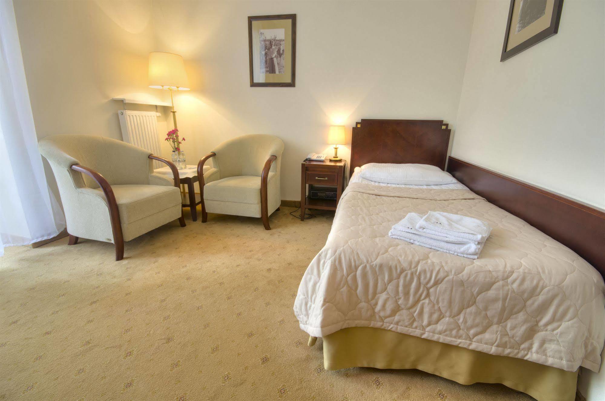 Hotel Moscicki Spala Bagian luar foto